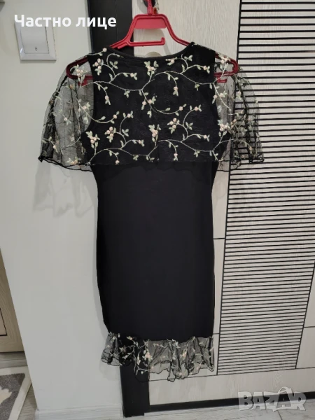 Продавам ластична дамска рокля с тюл размер М, снимка 1