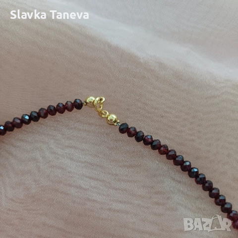 Бижута от естествени камъни – сет от колие и две гривни. /гранат, хематит, лунен камък/, снимка 5 - Бижутерийни комплекти - 52233453