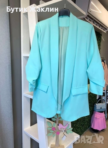 Дамски сака, снимка 3 - Сака - 53377736