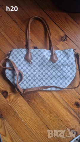 Дамска чанта 10 лева, използвана но напълно здрава дамска чанта.