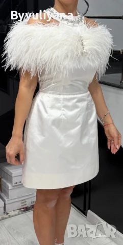 Официална къса бяла рокля с пера и камъни