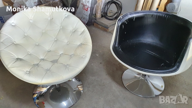 Тапицирани с еко кожа столове - бял и черен - с основа хром