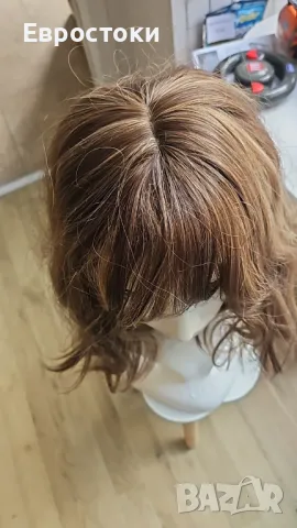 EASIHAIR SS157-2. Синтетични перуки със средна дължина, златисто русо омбре с бретон, снимка 5 - Аксесоари за коса - 50110999
