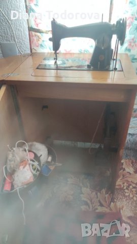 Продавам руска шевна машина шкаф, снимка 6 - Други стоки за дома - 37841906
