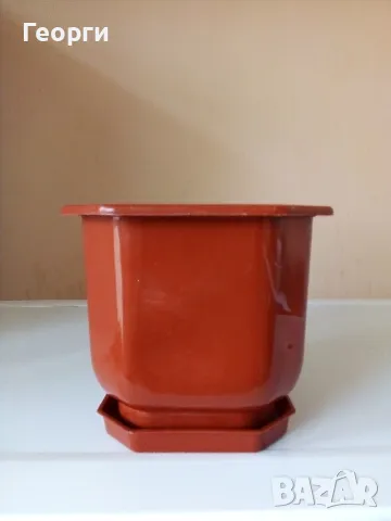 Саксия с подложка Дрина