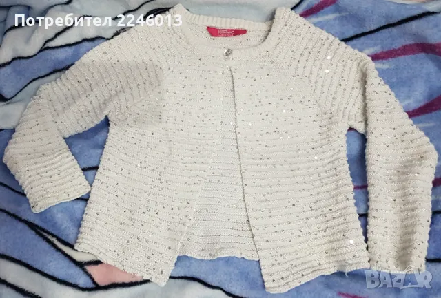 Красива жилетка с блестящи паети-5-6-7 год.