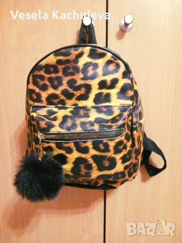 Продавам нова, малка раничка 