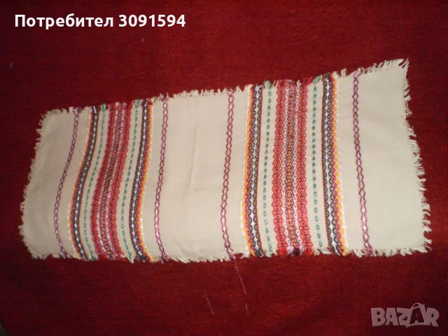 Традиционна бъБългарска  продълговата покривка в бяло многоцветни мотиви, снимка 3 - Други ценни предмети - 48722020