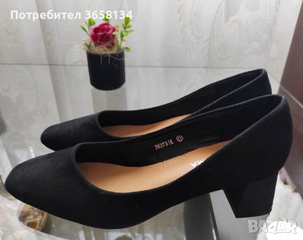 Нови черни дамски обувки с нисък ток от набук