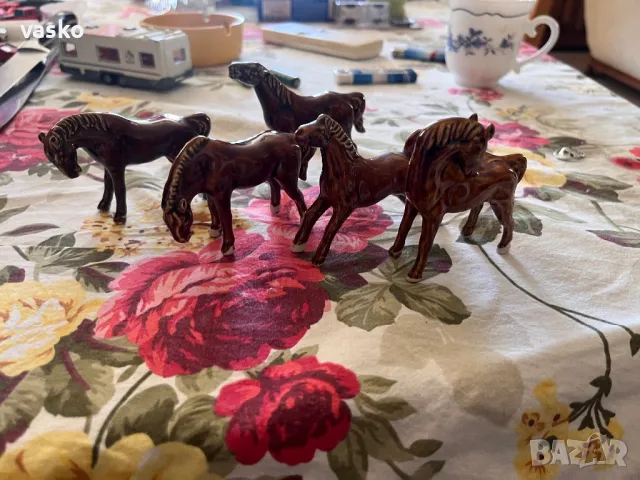 Порцеланови коне