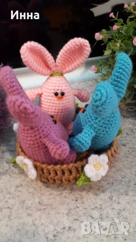 Великденски подаръци. Три зайчета в гнездото. Плетена играчка. Ръчно изработени., снимка 3 - Романтични подаръци - 39875113