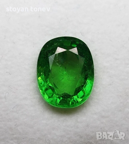 Рядък цаворит гранат в голям размер 4.66кт.! GIA сертификат! Нов!