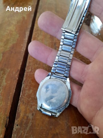 Стар електронен часовник Sharp, снимка 4 - Антикварни и старинни предмети - 39231992