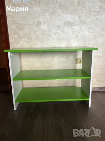 Етажерка в зелено