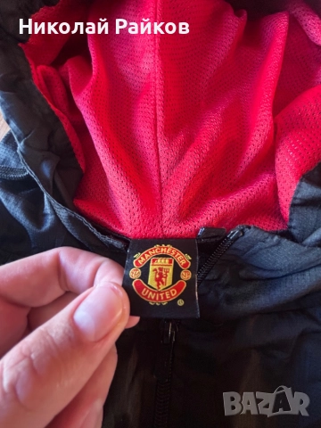 Оригинално яке на Манчестър Юнайтед , снимка 3 - Спортни дрехи, екипи - 51659236