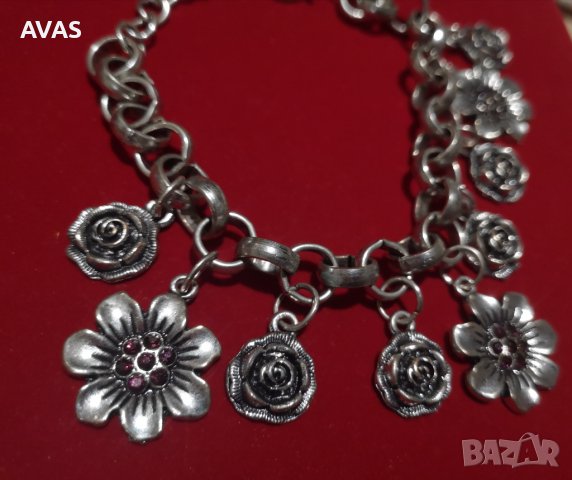 Нова дамска масивна гривна с цветя, снимка 3 - Гривни - 36686315