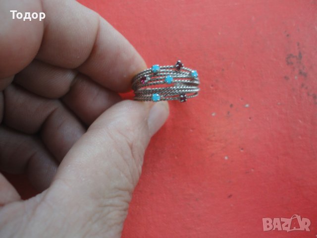 Страхотен пръстен с камъни 