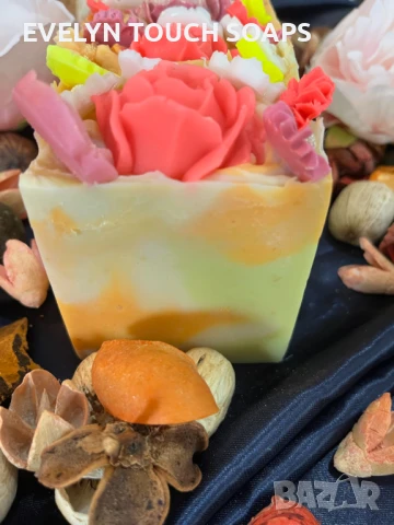 Градината Мажорел – арт сапун с флорална композиция , снимка 10 - Козметика за тяло - 51268005