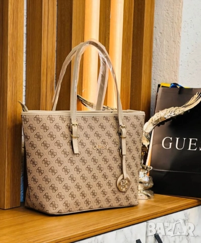 маркови чанти pinko Louis Vuitton guess versace Karl legenfeld, снимка 6 - Чанти - 52112600