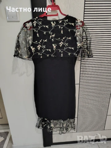 Продавам ластична дамска рокля с тюл размер М