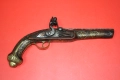 Кремъчен пистолет с орнаменти и сребро по цевта. Работещ., снимка 1