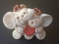 Колекционерска керамична фигурка / статуетка Влюбени Слончета , снимка 1
