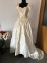Сватбена булчинска рокля царствена естествена сурова коприна шампанско с шлейф, снимка 1