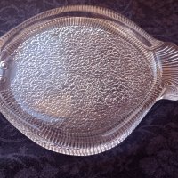 Масивно стъклено плато/чиния форма на калкан, снимка 2 - Чинии - 34988175
