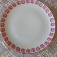 Порцеланова чиния , снимка 1 - Чинии - 42971191