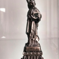 Сувенир от Ню Йорк , Статуята на Свободата . , снимка 12 - Антикварни и старинни предмети - 44843995