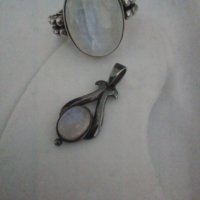 Масивен сребърен  лот  с лунен камък/обеци, медальони, пръстен /, снимка 4 - Бижутерийни комплекти - 28311483