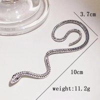 Удивително Красива Обеца за Ухо във Формата на Блестяща Змия в Сребрист Цвят КОД е262, снимка 4 - Обеци - 40724864