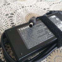 Оригинално зарядно Toshiba 19v 6.32A 120W, снимка 2 - Лаптоп аксесоари - 37102680