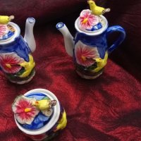 Порцеланов чайници и захарница , снимка 1 - Антикварни и старинни предмети - 43718620
