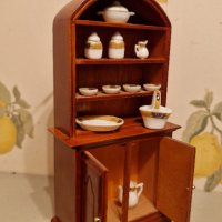 Старо дървено шкафче със сервиз– Играчка., снимка 4 - Колекции - 40063423