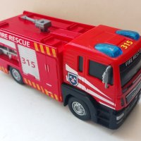 Пожарна Simba Dickie Toys MAN Fire Engine , снимка 5 - Колекции - 43569515