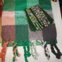 Дамски шалове и ръкавици , снимка 10 - Шапки - 15644905