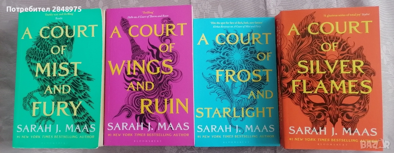 A Court of Thorns and Roses (Двор от рози и бодли) от Сара Дж. Маас  на английски език. , снимка 1