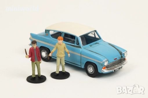 Ford Anglia с две фигурки на Хари и Mr. Weasley от филма Harri Potter - моделът е нов в кутия, снимка 1