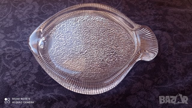 Масивно стъклено плато/чиния форма на калкан, снимка 2 - Чинии - 34988175