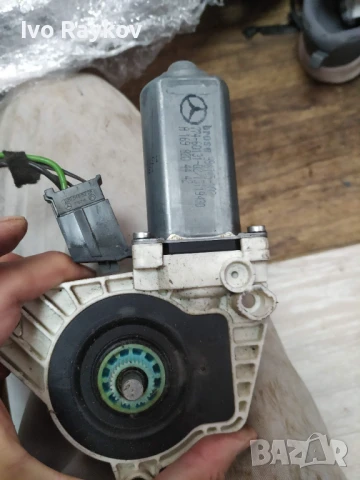 Моторче , задeн вратa , дясна, MERCEDES-BENZ E (W211) A2118202442