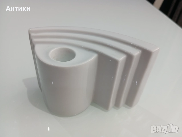 Порцеланов свещник маркиран стар