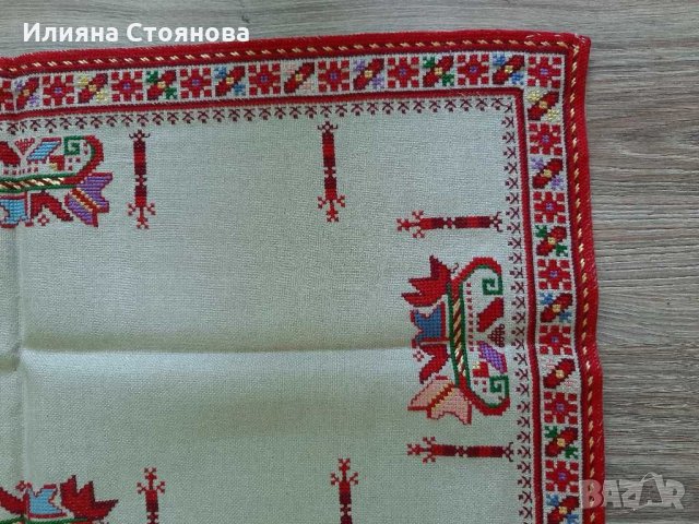 Много красиво ръчно бродирано каре за маса , снимка 2 - Декорация за дома - 28784122