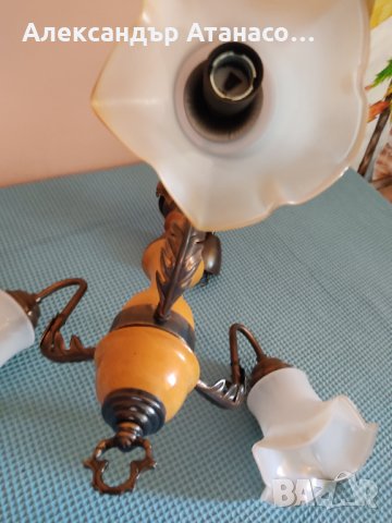 Класически полилей с 3 крушки, орнаменти от месинг и дърво, румънски, снимка 2 - Полилеи - 34999587