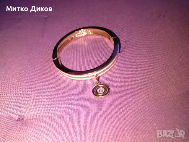 Женска гривна позлатена емайлирана тип Сваровски с висулка нова