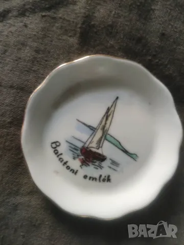 Продавам Унгарски порцелан : миниатюрна ваза и чиния, снимка 8 - Други ценни предмети - 49962575