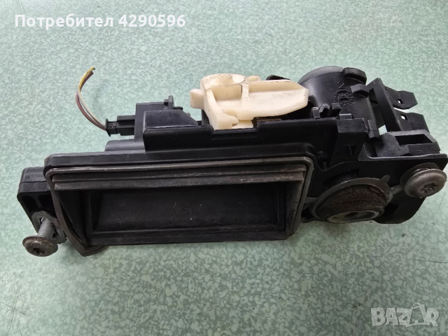 Дръжка заден капак багажник Mercedes 203 / 211 - A2037500693 / Мерцедес Ц и Е класа