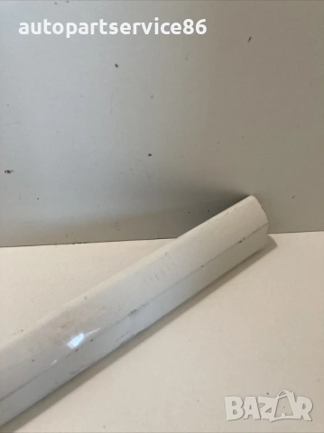 Дясна предна декоративна лайсна за врата бяла за KIA Rio 1.5 CRDi (2009) 87724-1G600, снимка 2 - Части - 53284697