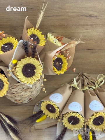 Бюджетни букети за учители с ароматна соева свещ