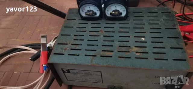 Истинско реставрирано Респром българско зарядно за 12V 3.5A акумулатори